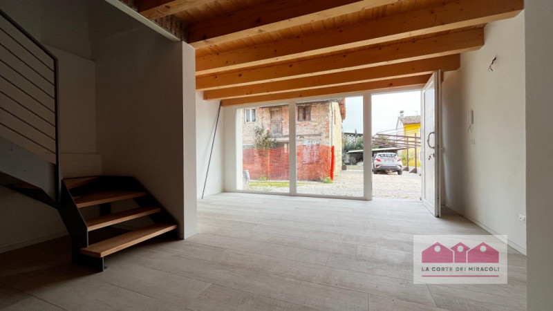 DISPONIBILE DA META' APRILE - ISOLA VICENTINA: TRICAMERE RISTRUTTURATO COMPOSTO DA SOGGIORNO CON ...