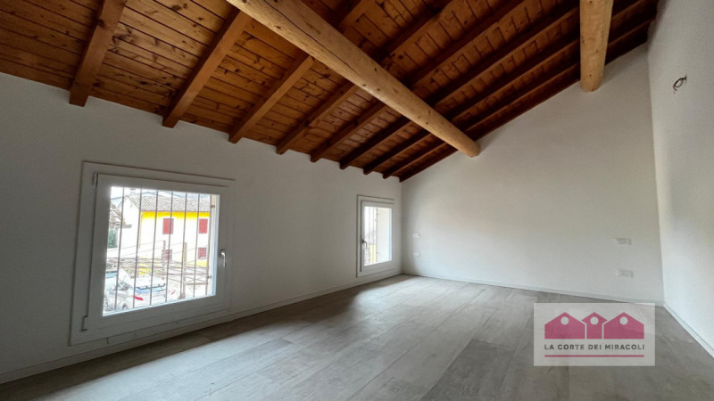 DISPONIBILE DA META' APRILE - ISOLA VICENTINA: TRICAMERE RISTRUTTURATO COMPOSTO DA SOGGIORNO CON ...