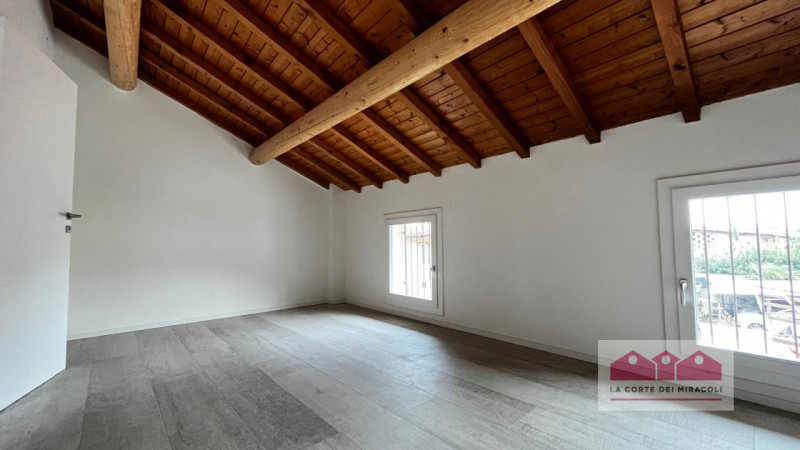 DISPONIBILE DA META' APRILE - ISOLA VICENTINA: TRICAMERE RISTRUTTURATO COMPOSTO DA SOGGIORNO CON ...