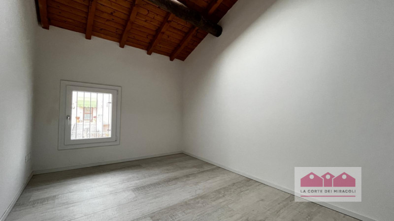 DISPONIBILE DA META' APRILE - ISOLA VICENTINA: TRICAMERE RISTRUTTURATO COMPOSTO DA SOGGIORNO CON ...