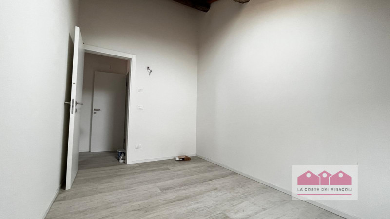 DISPONIBILE DA META' APRILE - ISOLA VICENTINA: TRICAMERE RISTRUTTURATO COMPOSTO DA SOGGIORNO CON ...