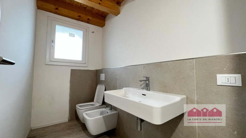 DISPONIBILE DA META' APRILE - ISOLA VICENTINA: TRICAMERE RISTRUTTURATO COMPOSTO DA SOGGIORNO CON ...