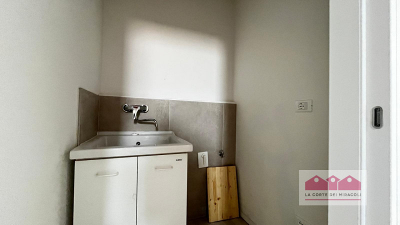 DISPONIBILE DA META' APRILE - ISOLA VICENTINA: TRICAMERE RISTRUTTURATO COMPOSTO DA SOGGIORNO CON ...