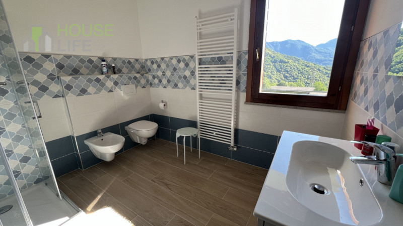 Valli del Pasubio - Zona Malunga: Appartamento al piano terra arredato con tre camere bagno e amp...