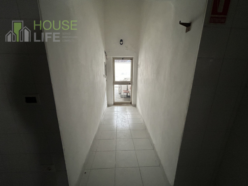 TORREBELVICINO: APPARTAMENTO BICAMERE attualmente locato al primo piano con grande locale commerc...