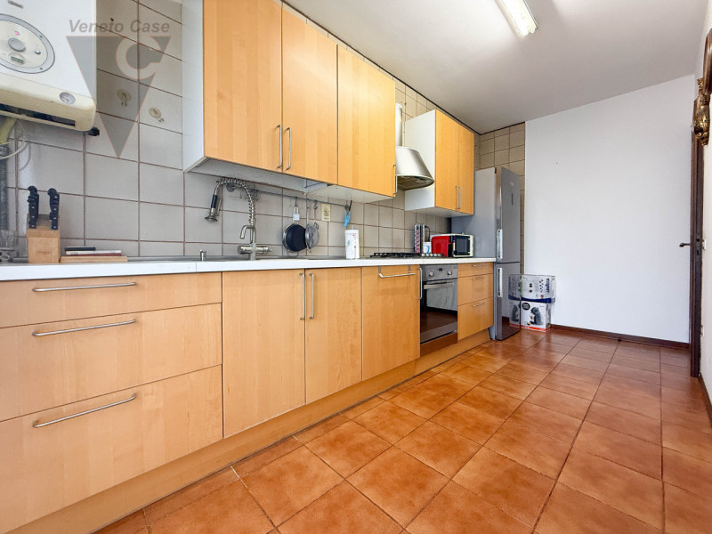 STRA - APPARTAMENTO 3 CAMERE
Proponiamo in locazione, nel cuore di Stra', appartamento al piano p...