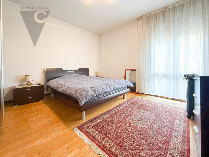 STRA - APPARTAMENTO 3 CAMERE
Proponiamo in locazione, nel cuore di Stra', appartamento al piano p...