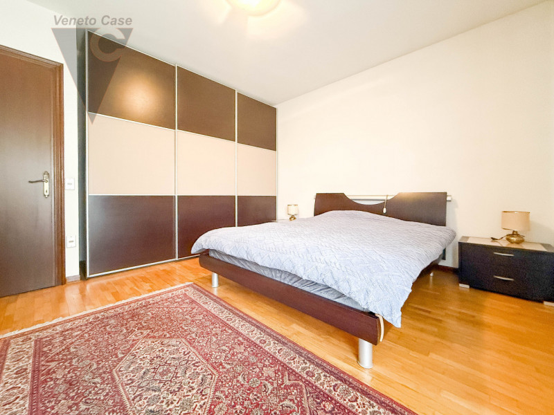 STRA - APPARTAMENTO 3 CAMERE
Proponiamo in locazione, nel cuore di Stra', appartamento al piano p...