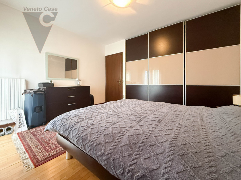 STRA - APPARTAMENTO 3 CAMERE
Proponiamo in locazione, nel cuore di Stra', appartamento al piano p...