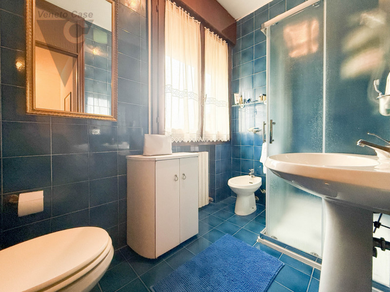 STRA - APPARTAMENTO 3 CAMERE
Proponiamo in locazione, nel cuore di Stra', appartamento al piano p...