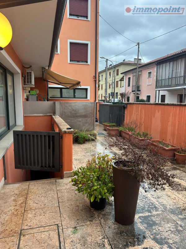 Storico albergo/ristorante sito in prossimità del centro storico di Bassano del Grappa.
Lo stabil...