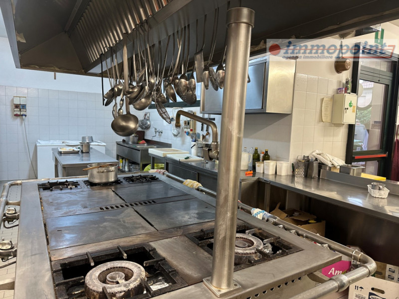 Storico albergo/ristorante sito in prossimità del centro storico di Bassano del Grappa.
Lo stabil...