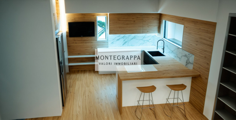 Proponiamo in vendita, nel tranquillo e residenziale contesto di Castione di Loria, una splendida...