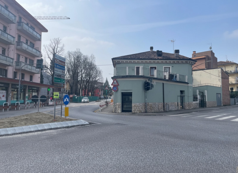 UBICAZIONE E CONTESTO
L’immobile è situato al piano terra di un complesso ben mantenuto risalente...