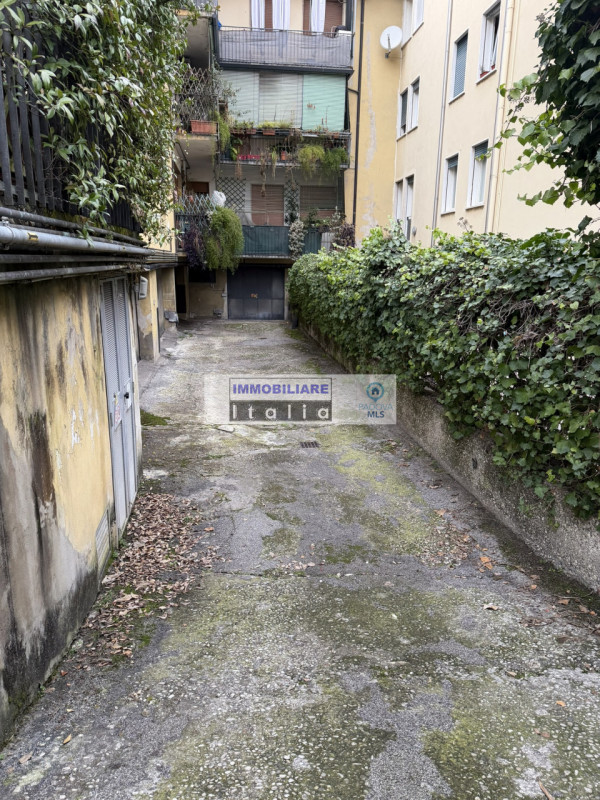 CENTRO STORICO (via San Pietro): Se stai cercando una soluzione pratica e comoda per il tuo veico...