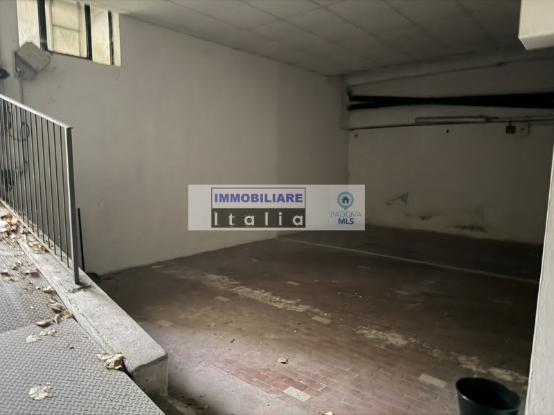 CENTRO STORICO (via San Pietro): Se stai cercando una soluzione pratica e comoda per il tuo veico...