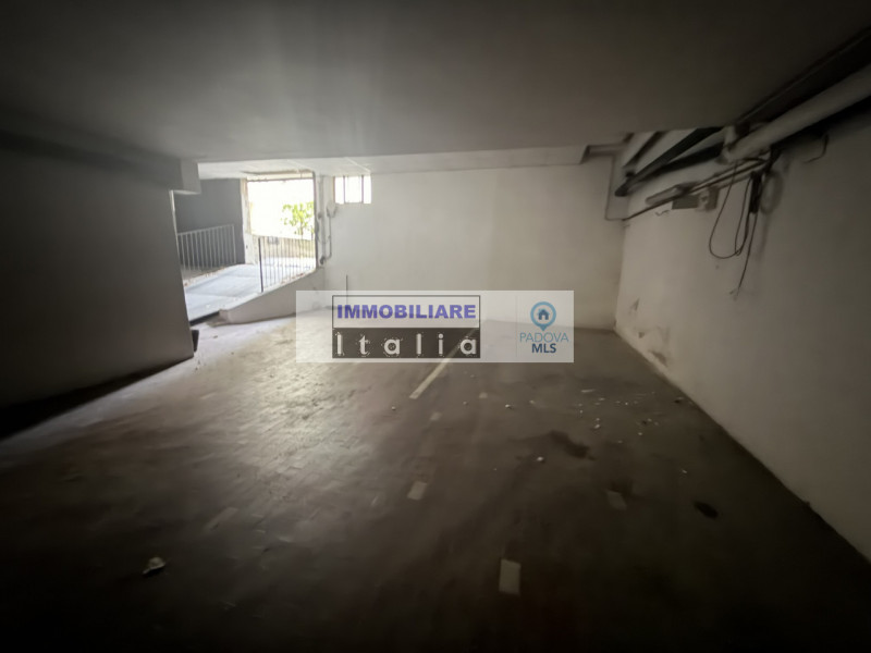 CENTRO STORICO (via San Pietro): Se stai cercando una soluzione pratica e comoda per il tuo veico...