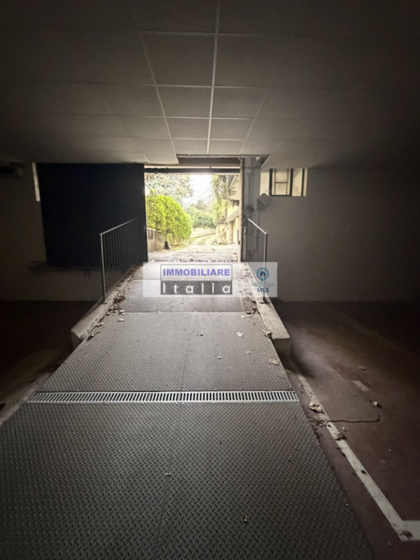 CENTRO STORICO (via San Pietro): Se stai cercando una soluzione pratica e comoda per il tuo veico...