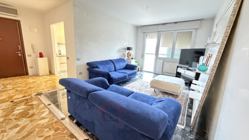 PADOVA – ARCELLA / SANTISSIMA TRINITÀ | APPARTAMENTO CON GARAGE E POGGIOLO

Sara Immobiliare prop...