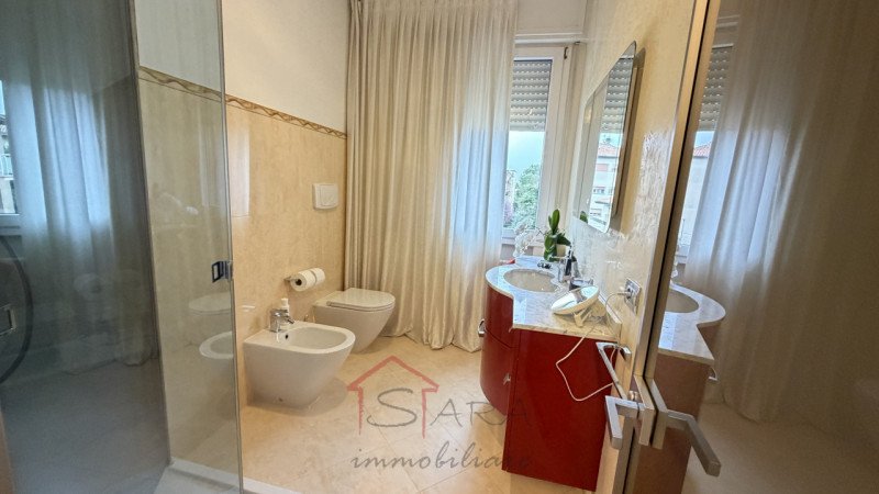 PADOVA – ARCELLA / SANTISSIMA TRINITÀ | APPARTAMENTO CON GARAGE E POGGIOLO

Sara Immobiliare prop...