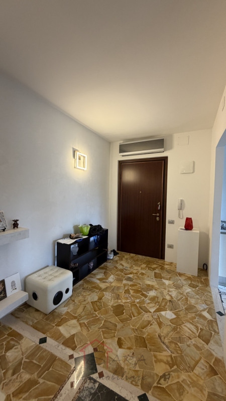 PADOVA – ARCELLA / SANTISSIMA TRINITÀ | APPARTAMENTO CON GARAGE E POGGIOLO

Sara Immobiliare prop...