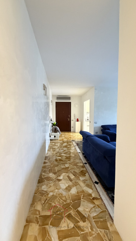 PADOVA – ARCELLA / SANTISSIMA TRINITÀ | APPARTAMENTO CON GARAGE E POGGIOLO

Sara Immobiliare prop...