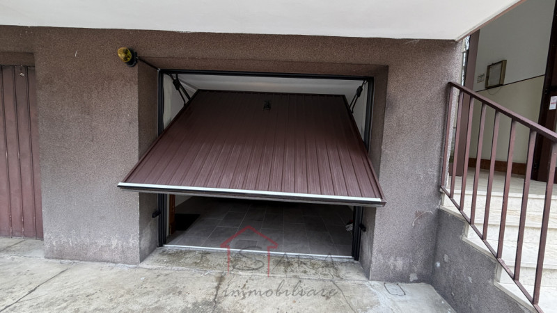 PADOVA – ARCELLA / SANTISSIMA TRINITÀ | APPARTAMENTO CON GARAGE E POGGIOLO

Sara Immobiliare prop...