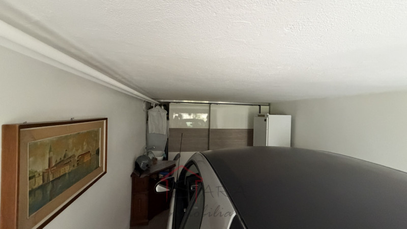 PADOVA – ARCELLA / SANTISSIMA TRINITÀ | APPARTAMENTO CON GARAGE E POGGIOLO

Sara Immobiliare prop...