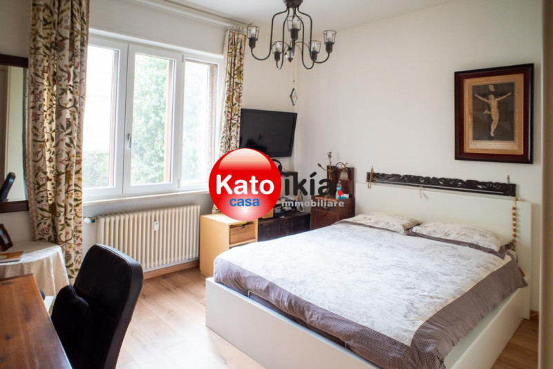 Zona Sant'Andrea proponiamo in vendita, al primo piano di una palazzina servita da ascensore, spa...