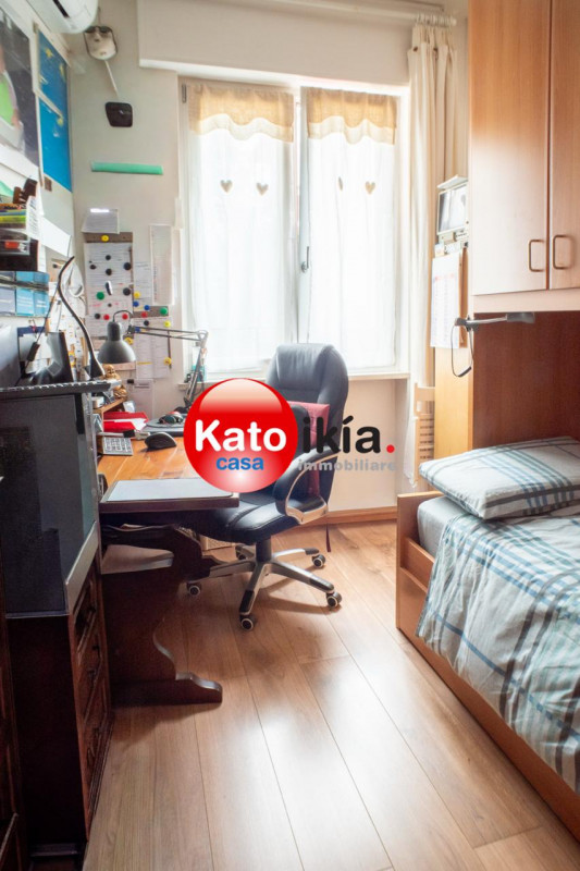 Zona Sant'Andrea proponiamo in vendita, al primo piano di una palazzina servita da ascensore, spa...