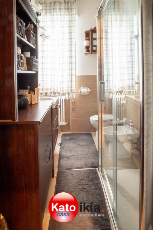 Zona Sant'Andrea proponiamo in vendita, al primo piano di una palazzina servita da ascensore, spa...