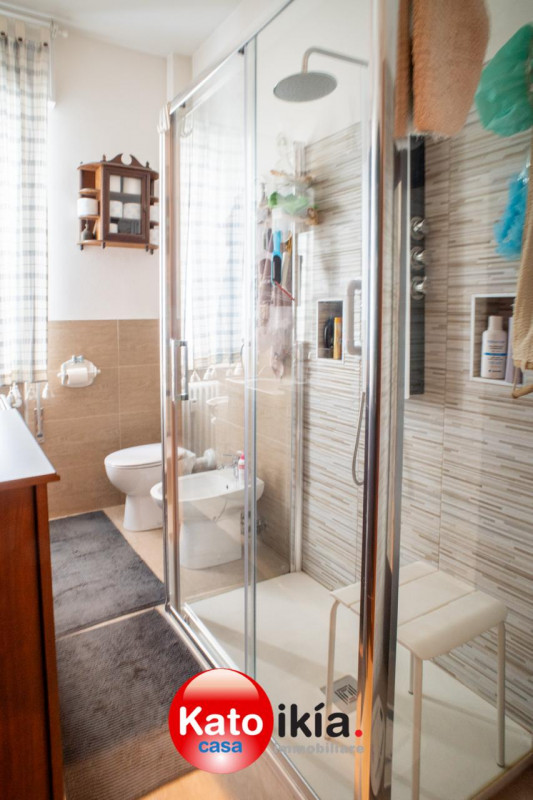 Zona Sant'Andrea proponiamo in vendita, al primo piano di una palazzina servita da ascensore, spa...