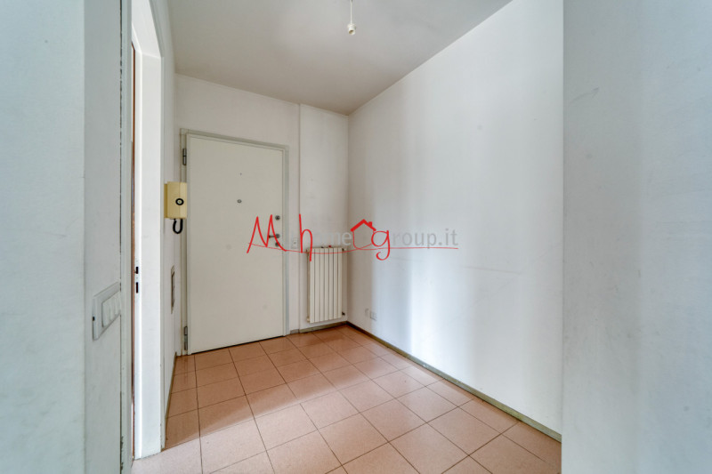 ABANO TERME - In zona interna e tranquilla, vicino al Policlinico di Abano Terme, proponiamo in e...