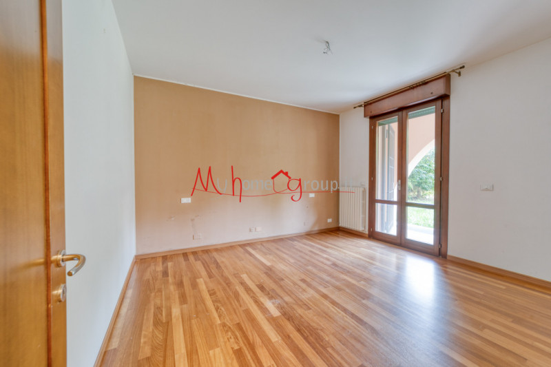 ABANO TERME - In zona interna e tranquilla, vicino al Policlinico di Abano Terme, proponiamo in e...