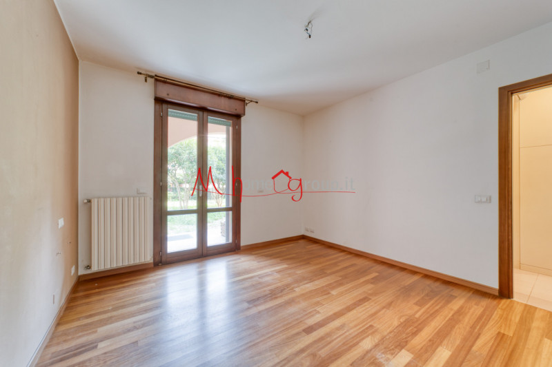 ABANO TERME - In zona interna e tranquilla, vicino al Policlinico di Abano Terme, proponiamo in e...