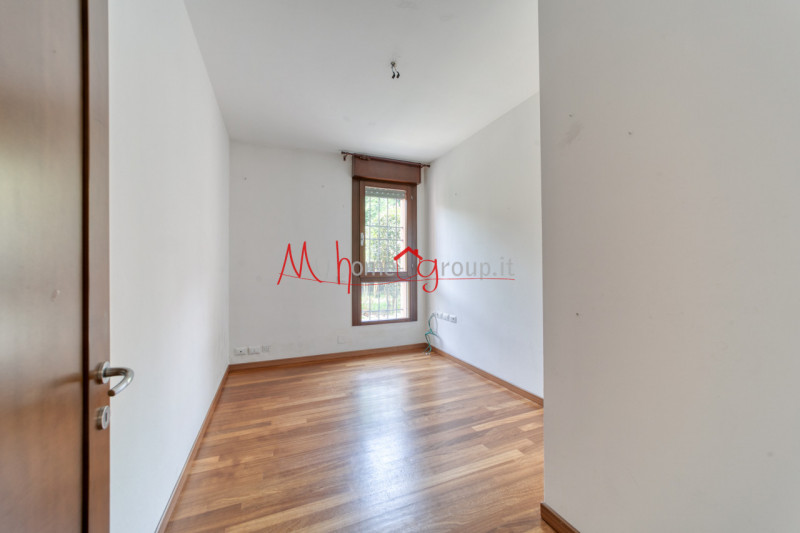 ABANO TERME - In zona interna e tranquilla, vicino al Policlinico di Abano Terme, proponiamo in e...