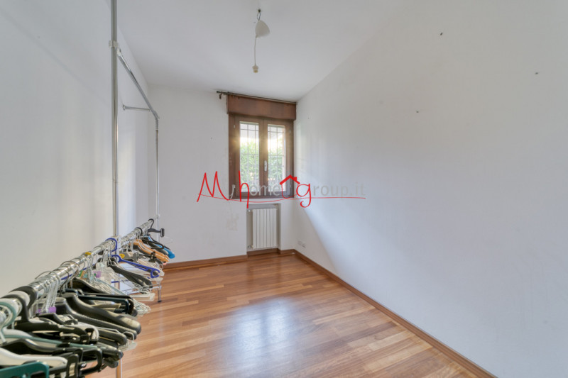 ABANO TERME - In zona interna e tranquilla, vicino al Policlinico di Abano Terme, proponiamo in e...