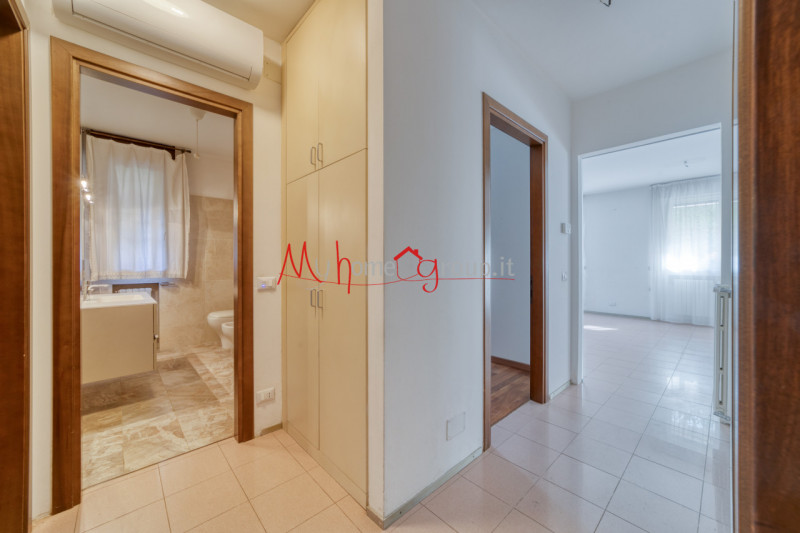 ABANO TERME - In zona interna e tranquilla, vicino al Policlinico di Abano Terme, proponiamo in e...