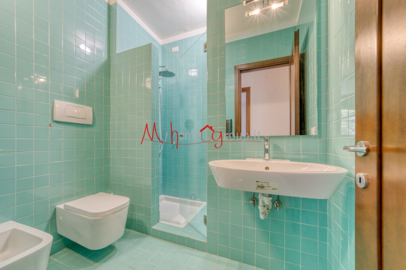 ABANO TERME - In zona interna e tranquilla, vicino al Policlinico di Abano Terme, proponiamo in e...