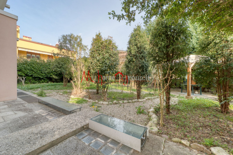 ABANO TERME - In zona interna e tranquilla, vicino al Policlinico di Abano Terme, proponiamo in e...