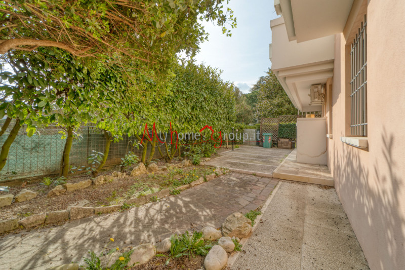 ABANO TERME - In zona interna e tranquilla, vicino al Policlinico di Abano Terme, proponiamo in e...