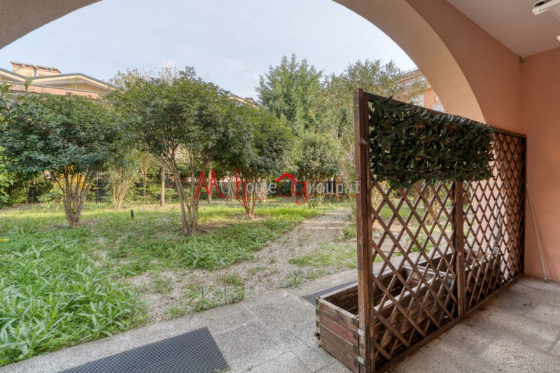 ABANO TERME - In zona interna e tranquilla, vicino al Policlinico di Abano Terme, proponiamo in e...