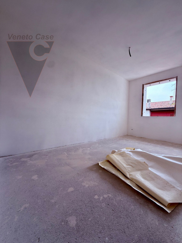 Nella zona di Casone, località a cavallo tra i comuni di Legnaro e Saonara, comodi ad autostrada,...