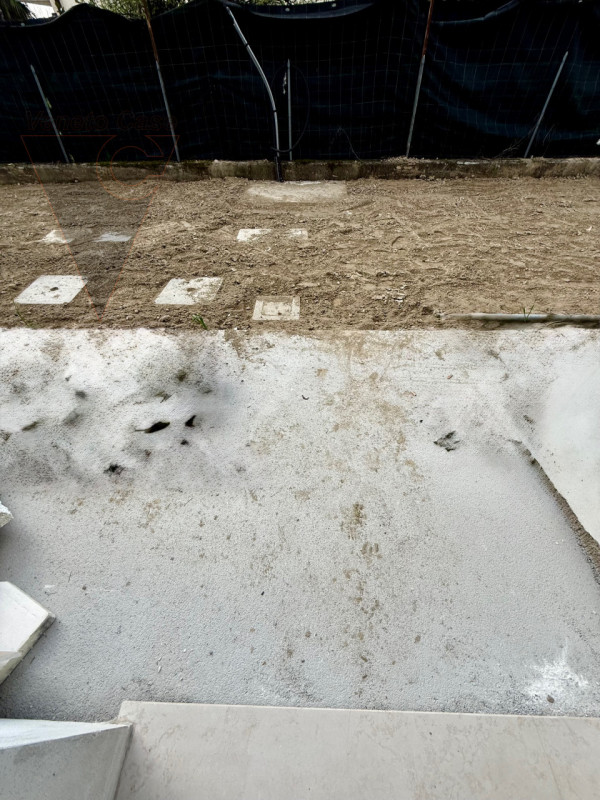Nella zona di Casone, località a cavallo tra i comuni di Legnaro e Saonara, comodi ad autostrada,...