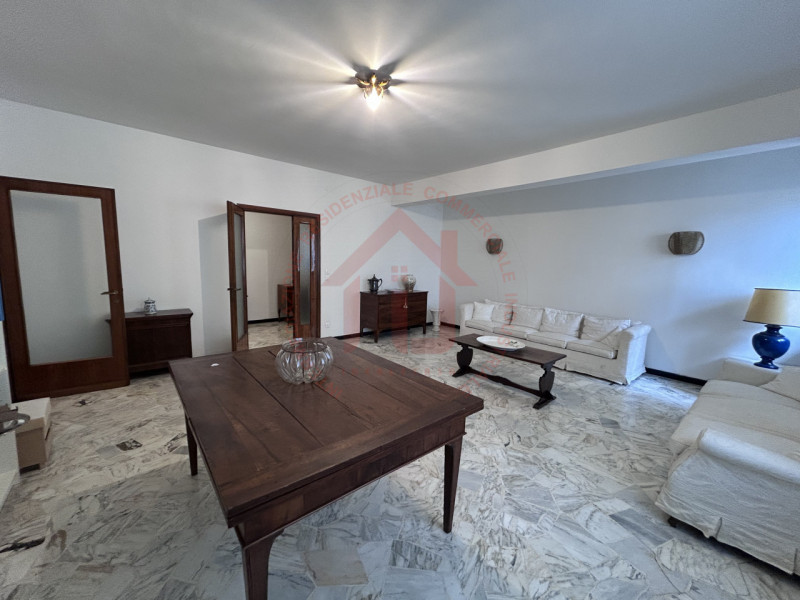 RIF: FR123 PADOVA - PADOVA CENTRO proponiamo in locazione elegante appartamento arredato, nel cen...