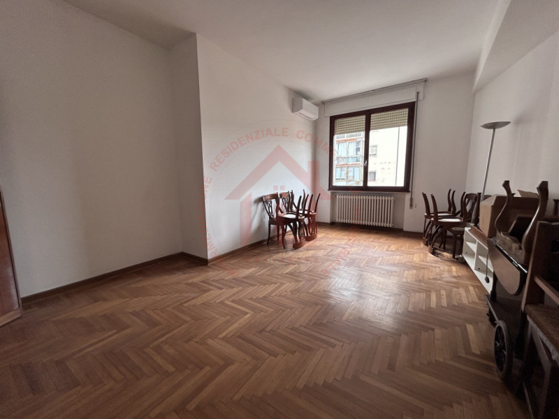 RIF: FR123 PADOVA - PADOVA CENTRO proponiamo in locazione elegante appartamento arredato, nel cen...