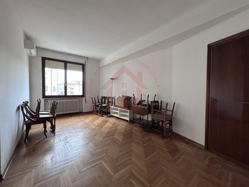 RIF: FR123 PADOVA - PADOVA CENTRO proponiamo in locazione elegante appartamento arredato, nel cen...