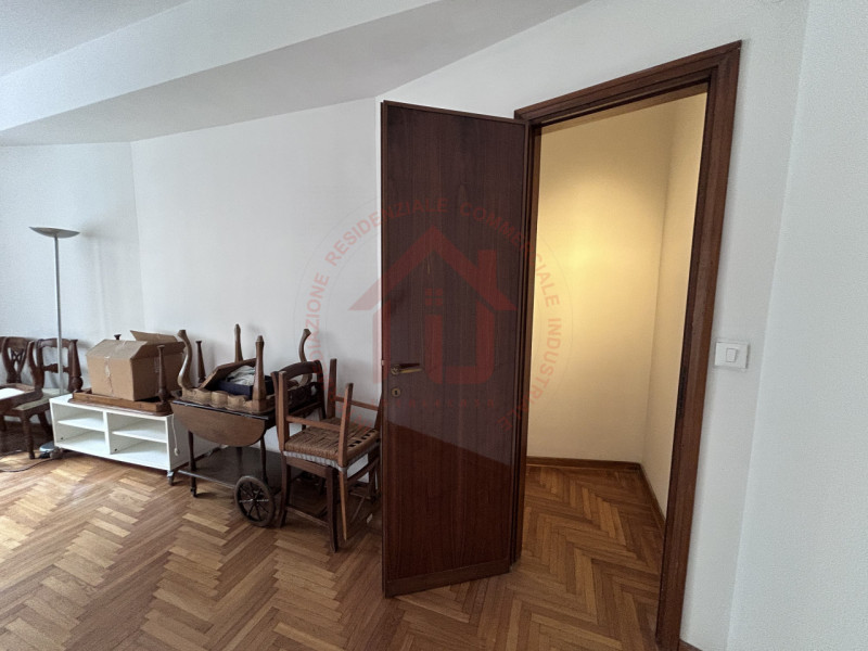 RIF: FR123 PADOVA - PADOVA CENTRO proponiamo in locazione elegante appartamento arredato, nel cen...