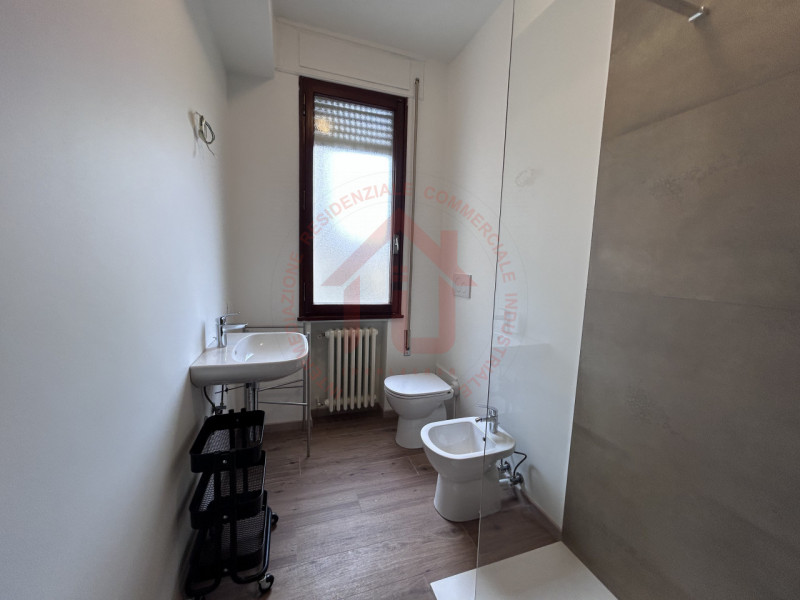 RIF: FR123 PADOVA - PADOVA CENTRO proponiamo in locazione elegante appartamento arredato, nel cen...