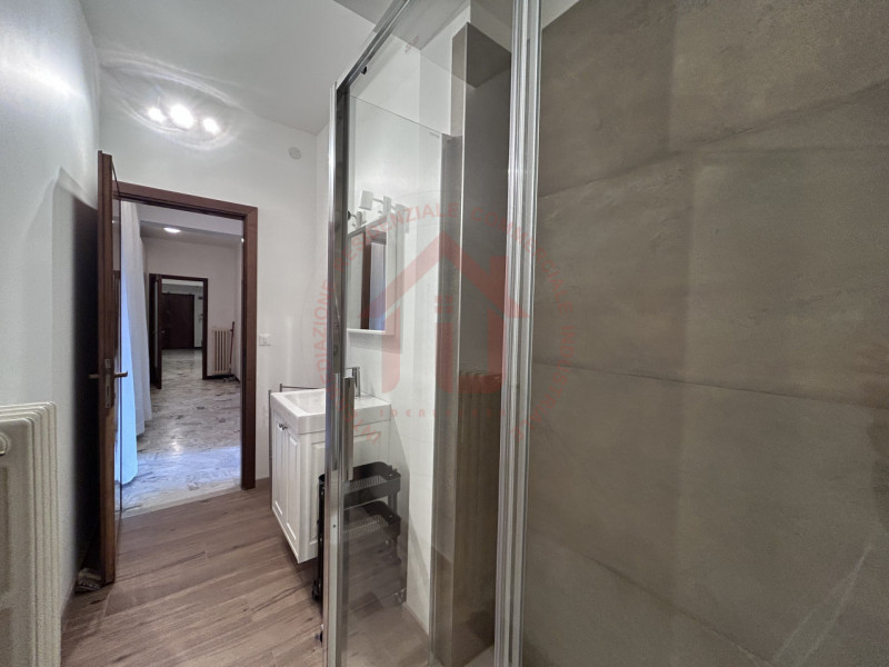 RIF: FR123 PADOVA - PADOVA CENTRO proponiamo in locazione elegante appartamento arredato, nel cen...